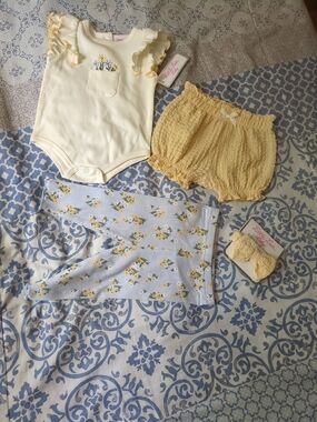 Little Lass 4 PC Yellow Ruffle Bloomer/Headband Set with Floral Leggings 3/6M